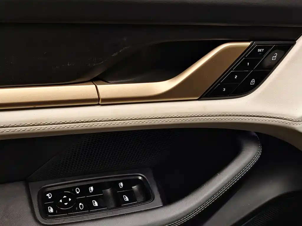 Porsche Taycan — миниатюра 12