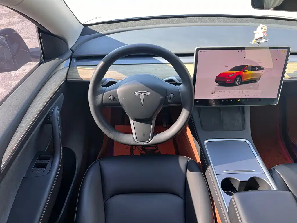 Tesla Model Y — миниатюра 11