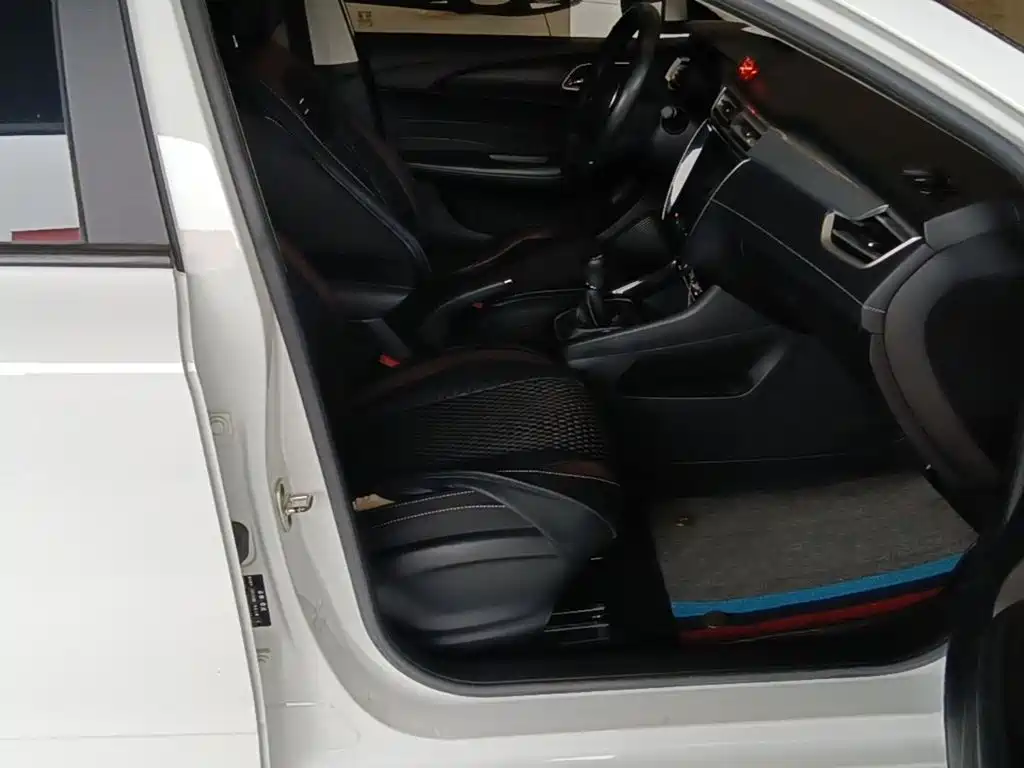 Roewe i5 — миниатюра 25