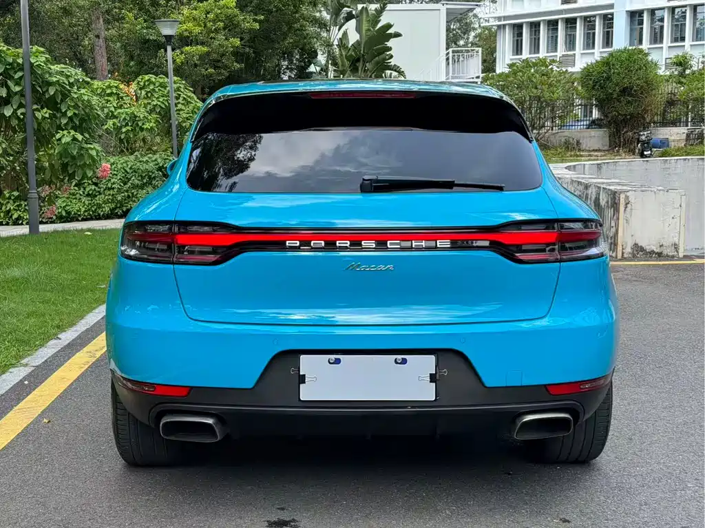 PORSCHE MACAN