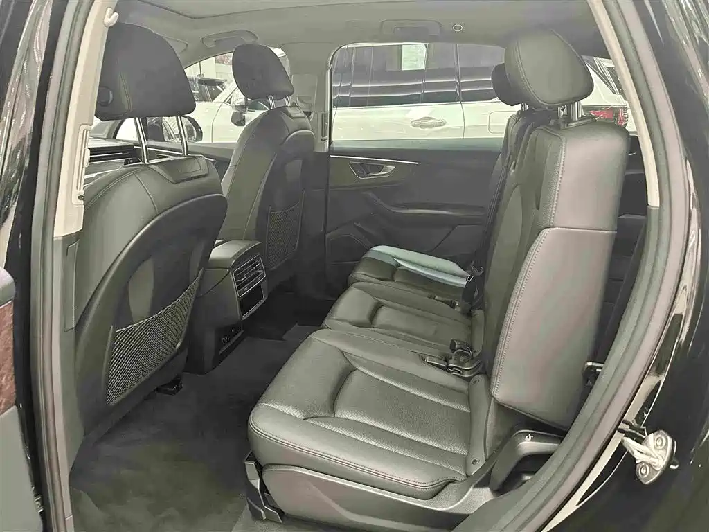 Audi Q7 — миниатюра 13
