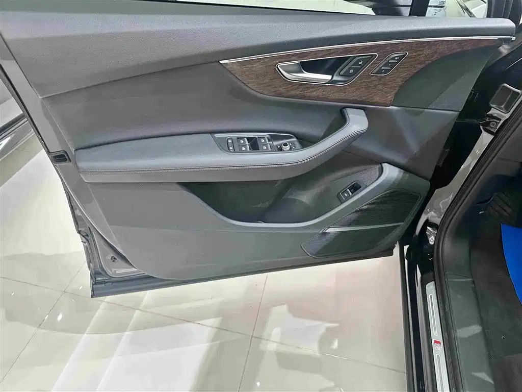 Audi Q7 — миниатюра 6