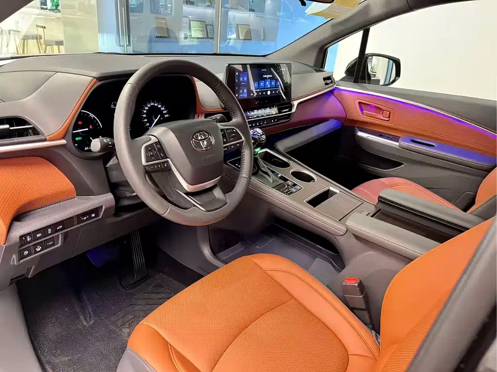 Toyota Sienna — миниатюра 3