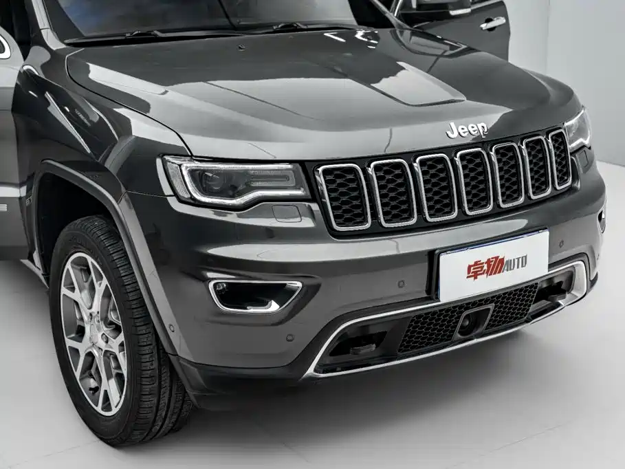 Jeep Grand Cherokee (Import) — миниатюра 35