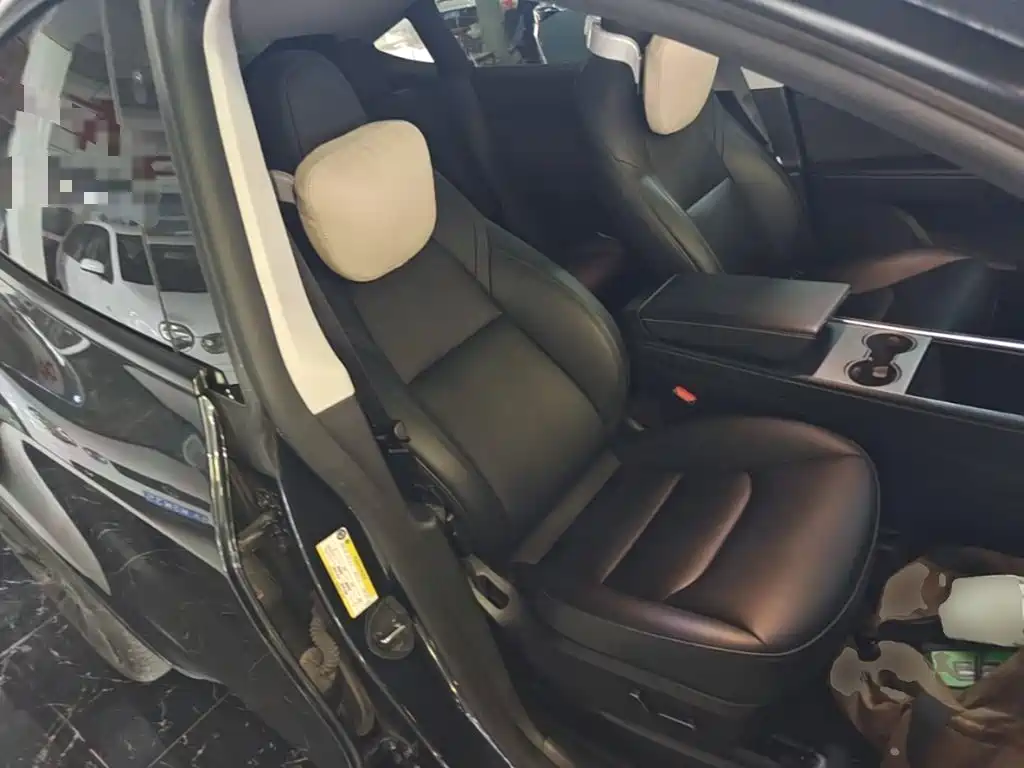 Tesla Model Y — миниатюра 25