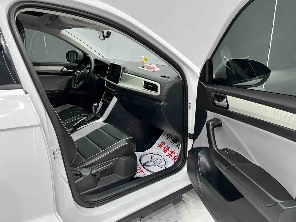 VOLKSWAGEN T ROC EXPLORING SONGS