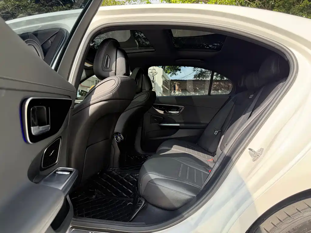 Mercedes-Benz C-Class — миниатюра 5