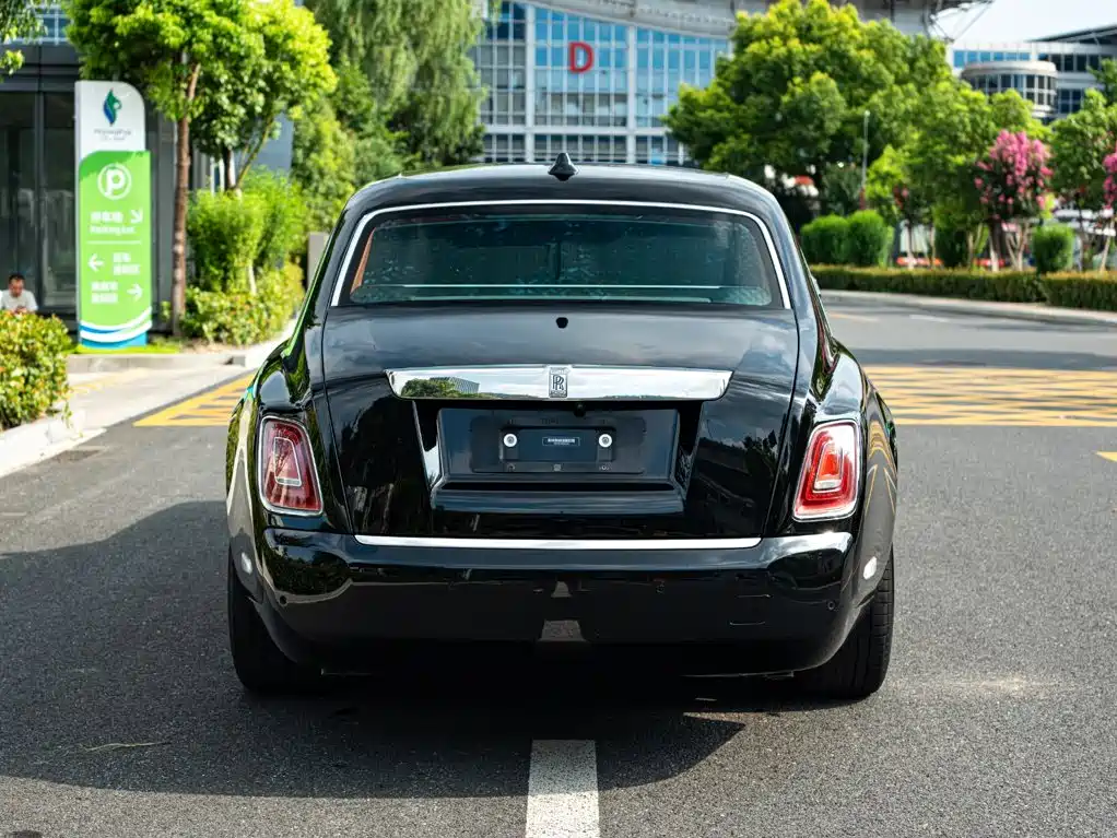 Rolls-Royce Phantom — миниатюра 4