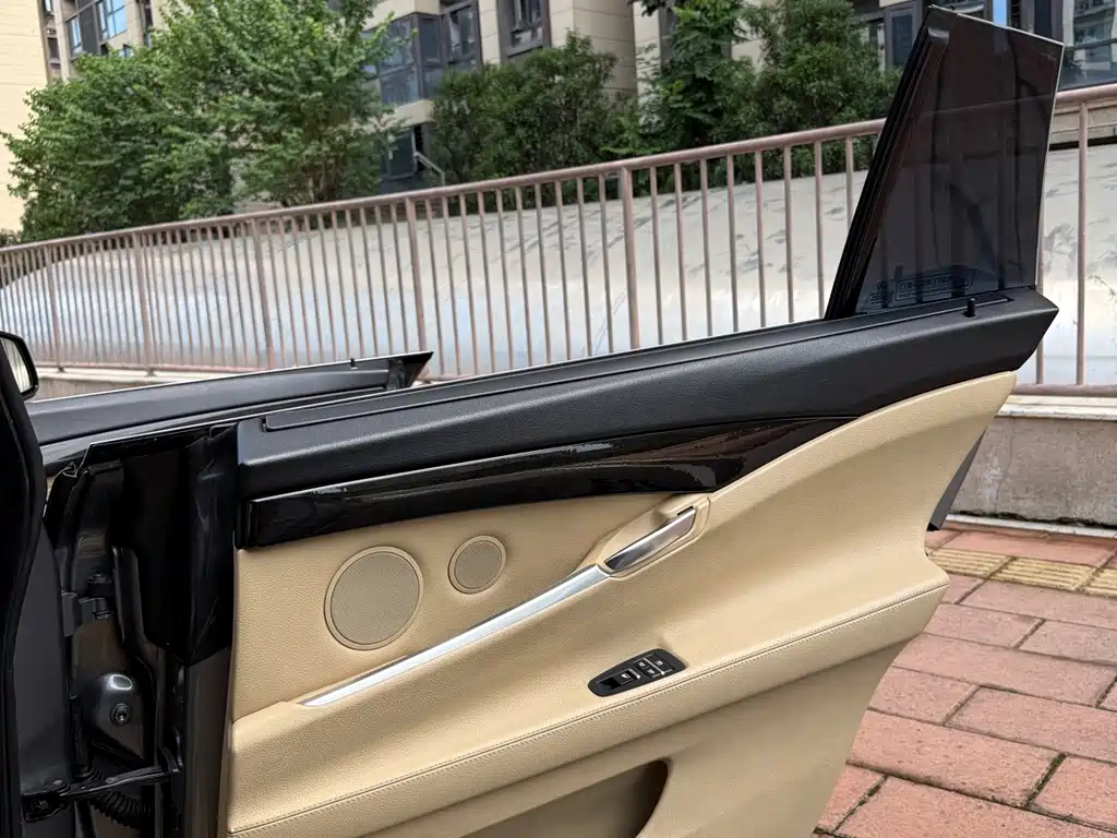 BMW 5 Series GT — миниатюра 20