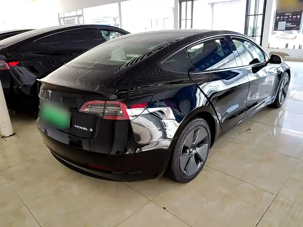 Tesla Model 3 — миниатюра 7