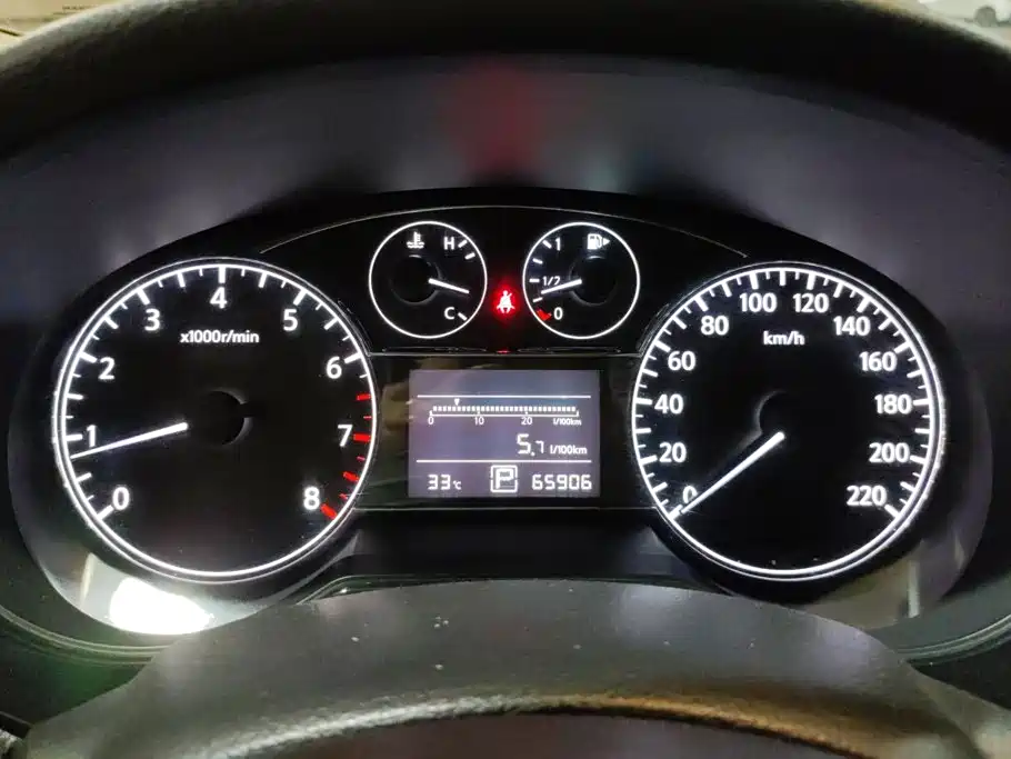 Nissan Tiida — миниатюра 14