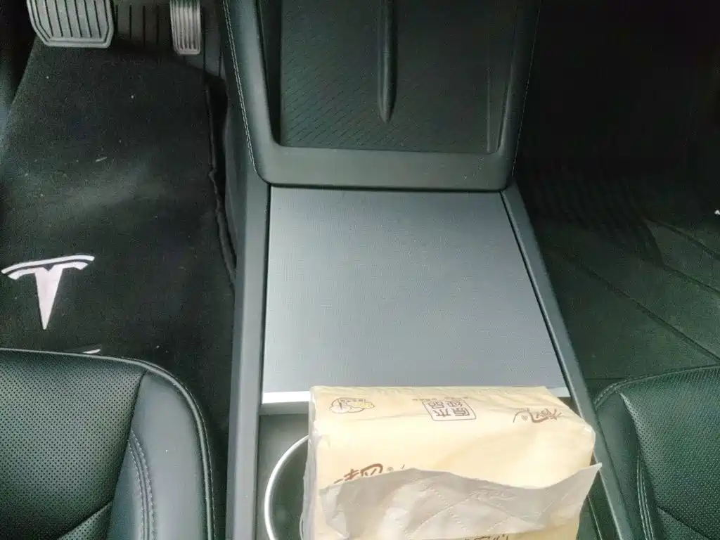 Tesla Model 3 — миниатюра 10