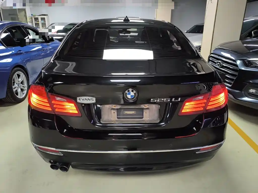 BMW 5 Series — миниатюра 6