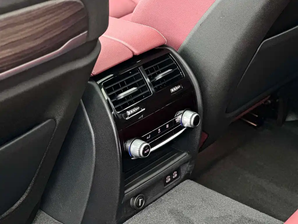 BMW 5 Series — миниатюра 11