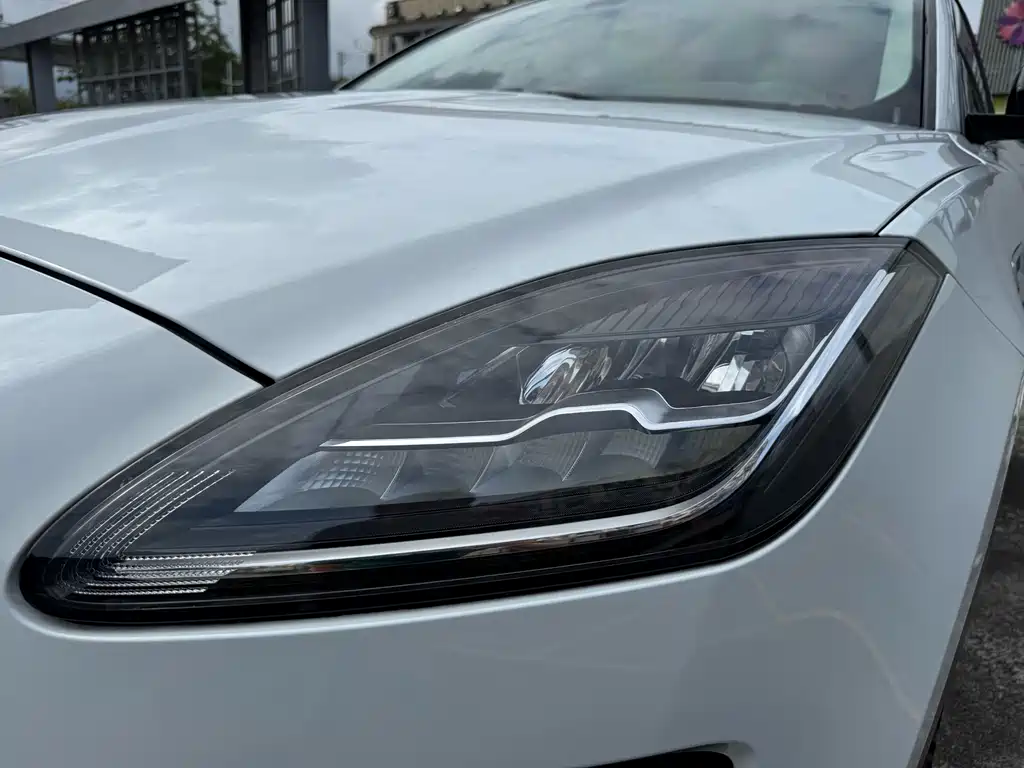Jaguar E-PACE — миниатюра 27