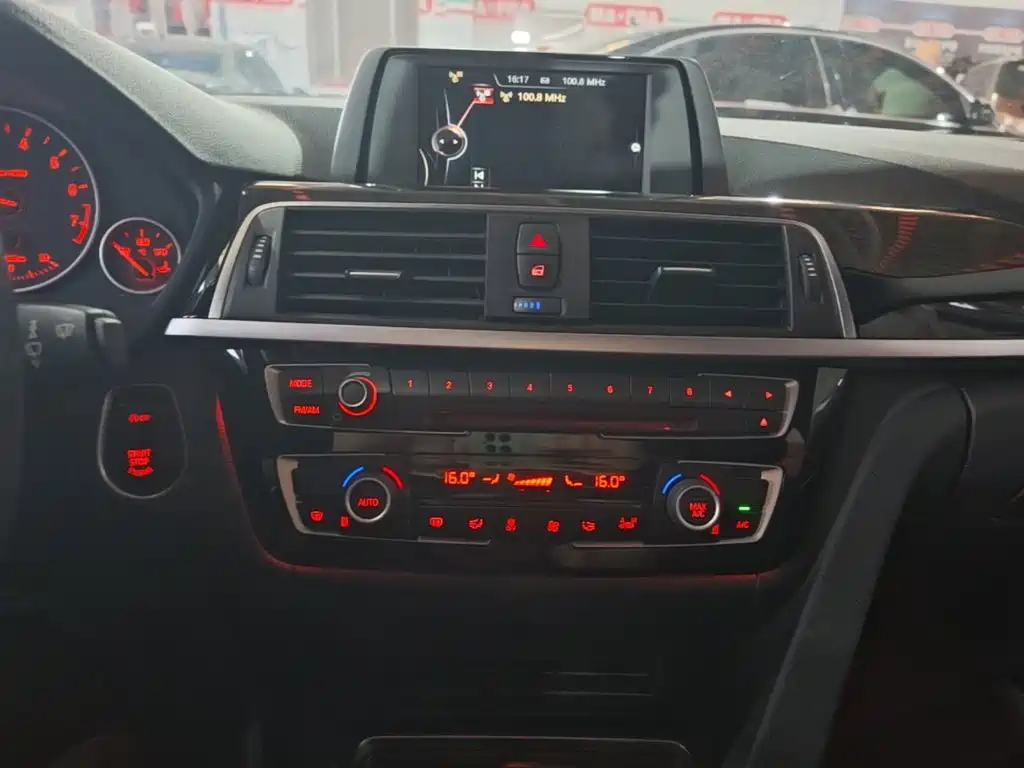 BMW 3 Series — миниатюра 13