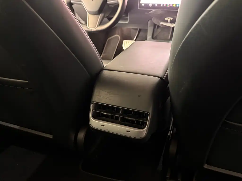 Tesla Model 3 — миниатюра 16
