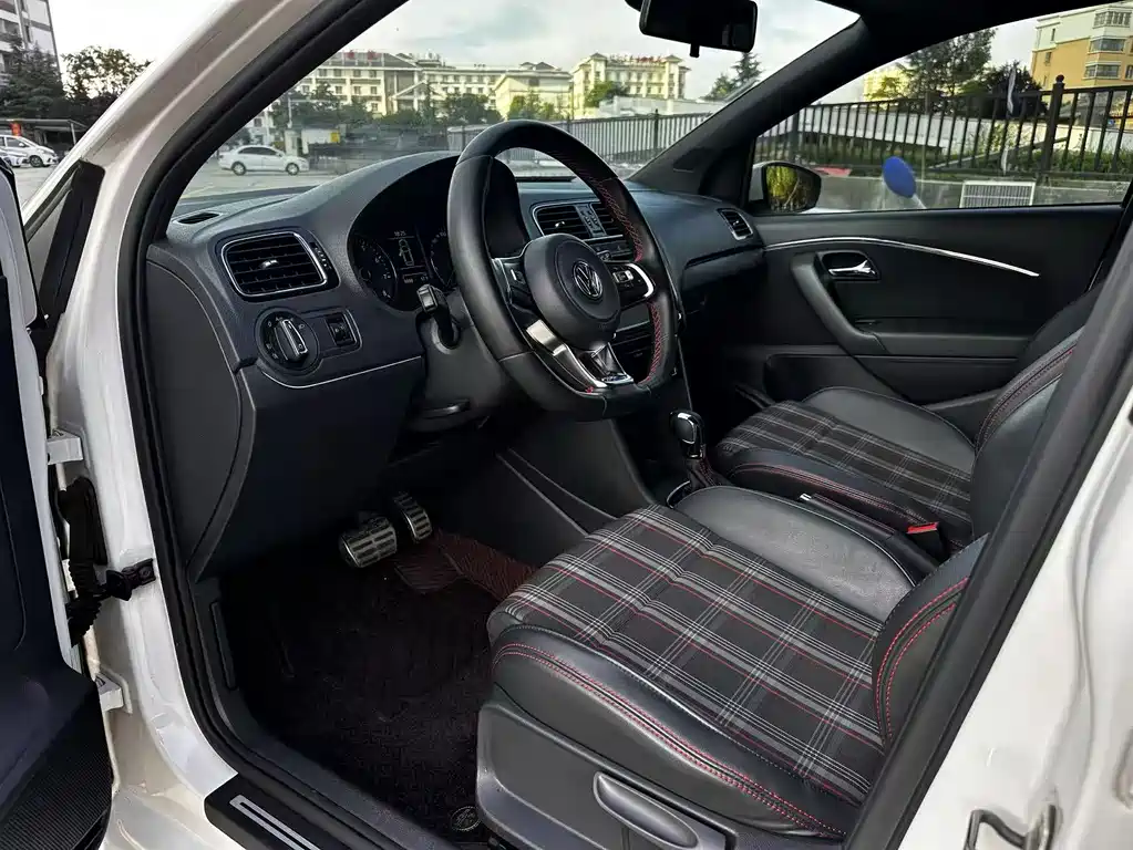 Volkswagen Polo 1.4TSI GTI, фото 4