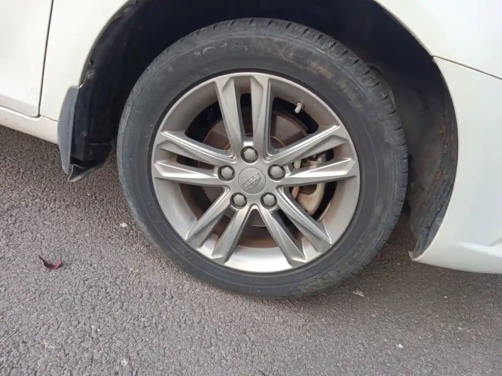 Geely Emgrand — миниатюра 8