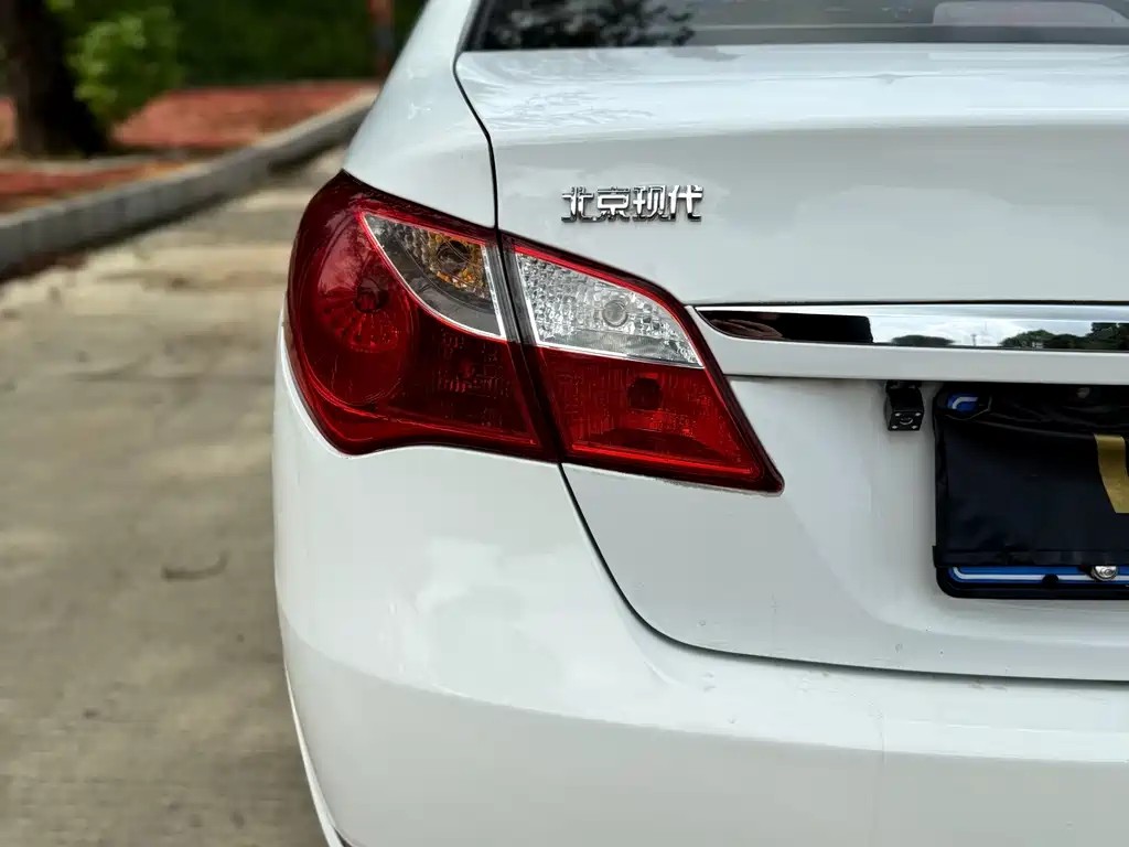 Hyundai Elantra — миниатюра 10