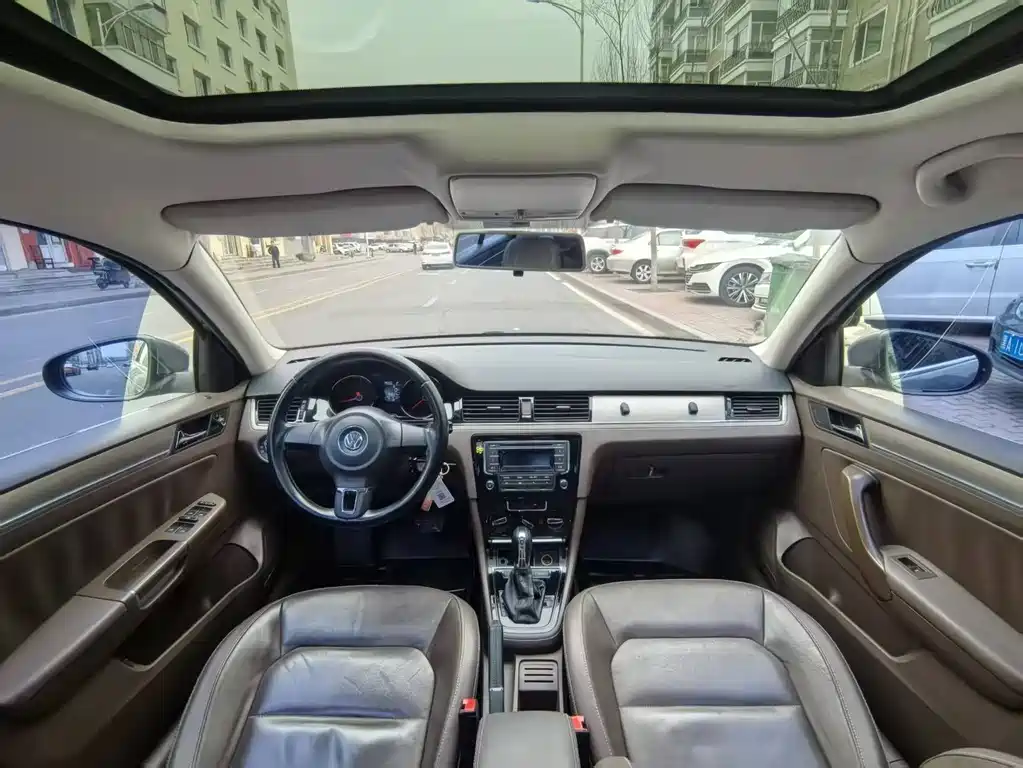 Volkswagen Bora 2014 1.6L AT Comfort