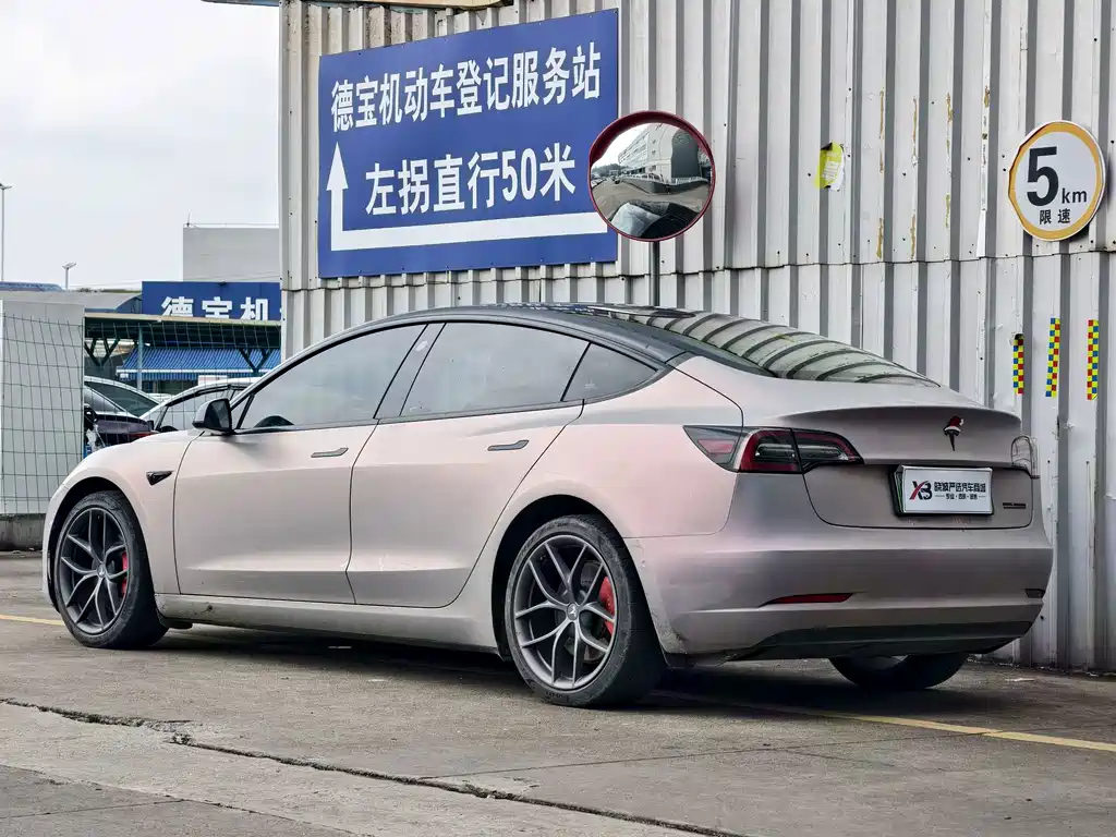 Tesla Model 3 — миниатюра 3