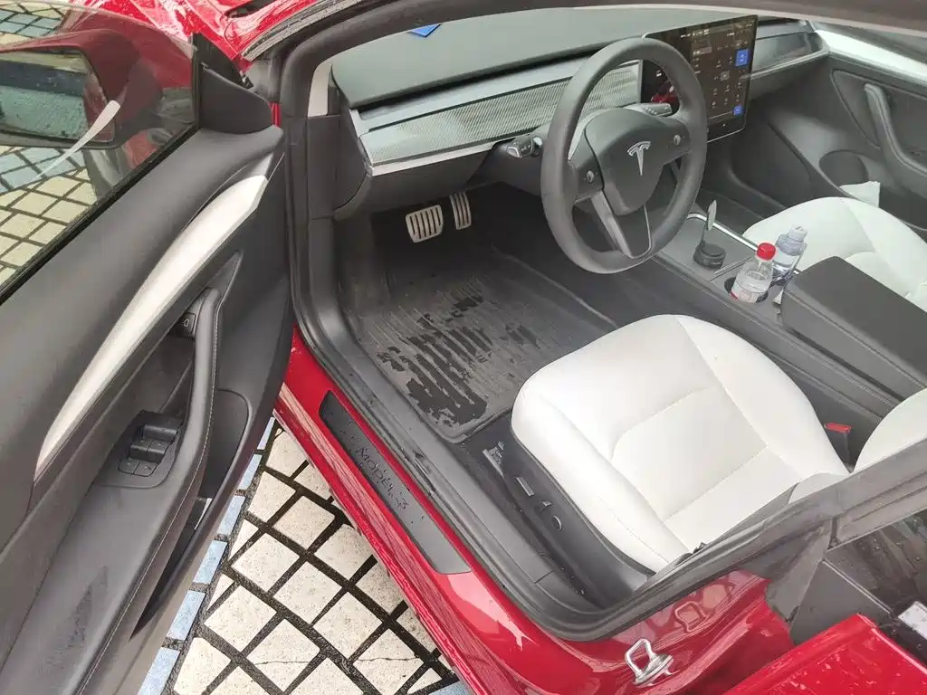 Tesla Model 3 — миниатюра 17