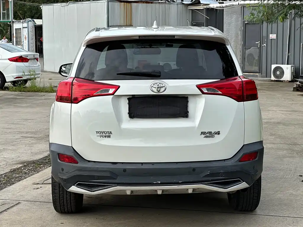 Toyota RAV4 — миниатюра 9