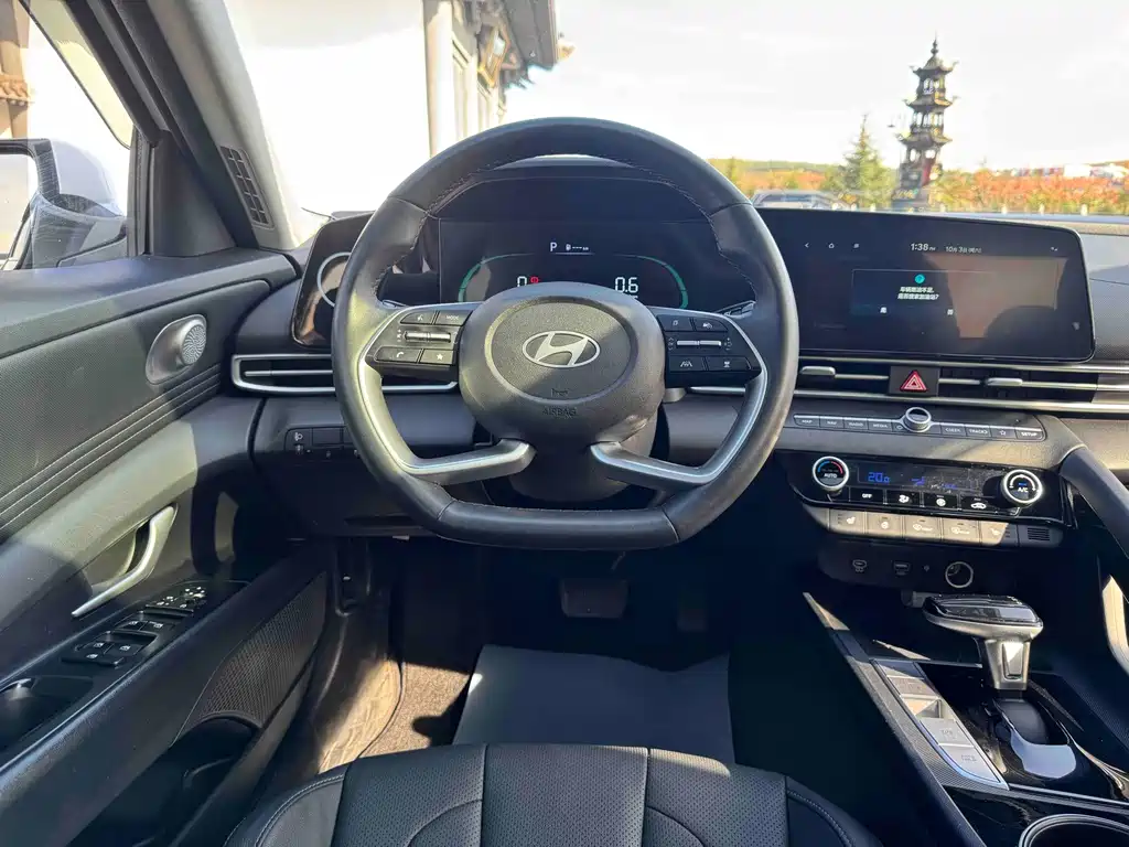 Hyundai Elantra — миниатюра 16