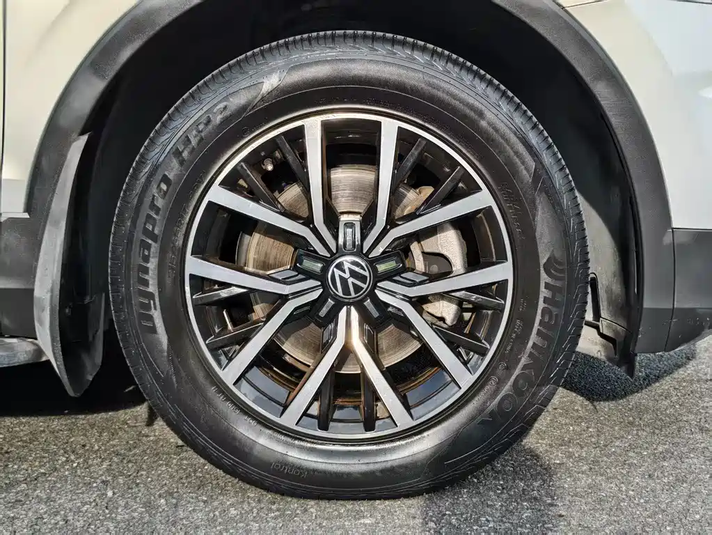 Volkswagen Tiguan L — миниатюра 16