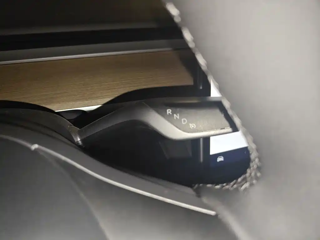 Tesla Model Y — миниатюра 10