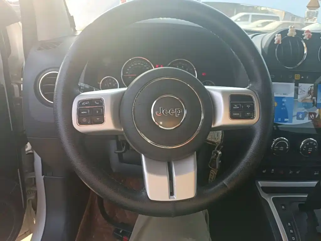 Jeep Compass (Import) — миниатюра 11