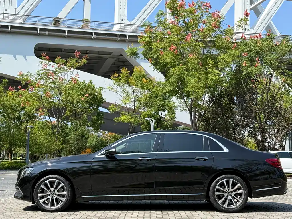 Mercedes-Benz E-Class — миниатюра 4