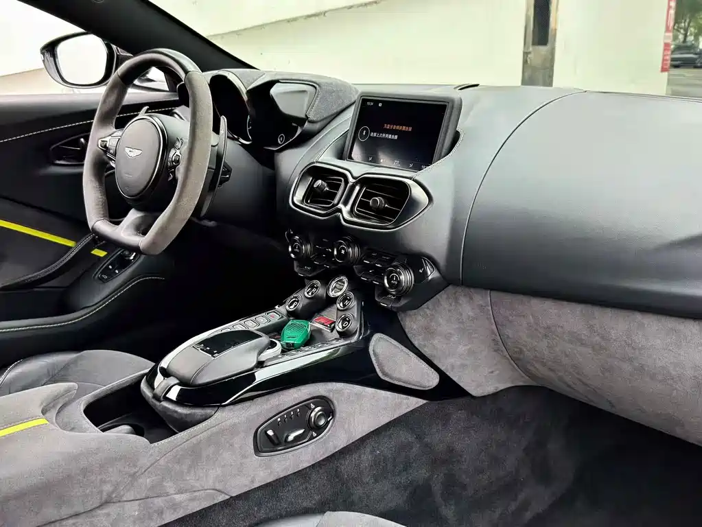 Aston Martin V8 Vantage — миниатюра 14