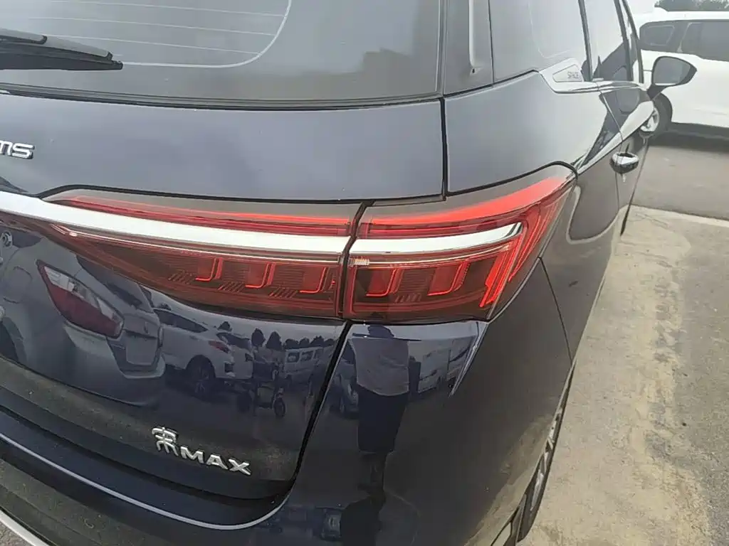 BYD MAX — миниатюра 8