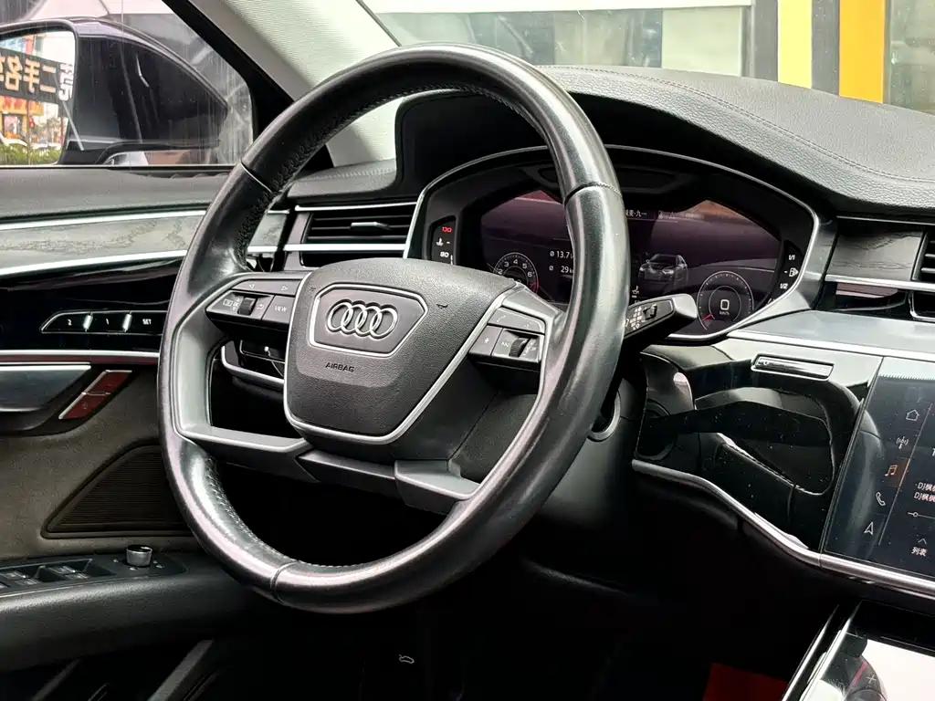 AUDI A8