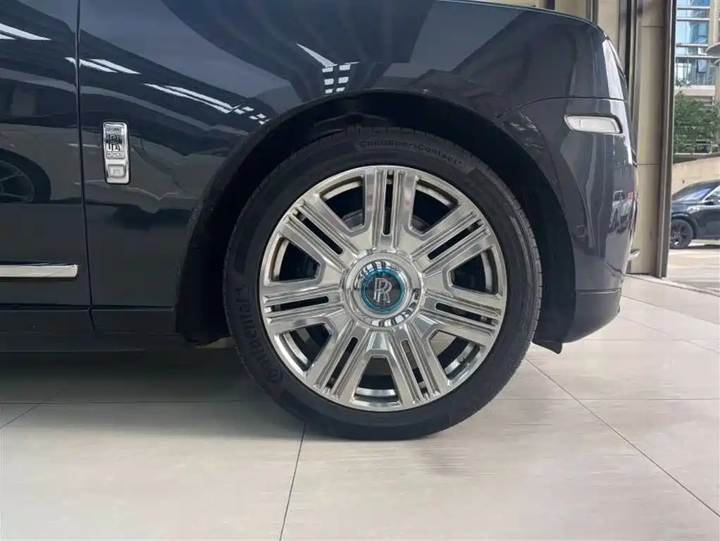 Rolls-Royce Cullinan 2018 мест