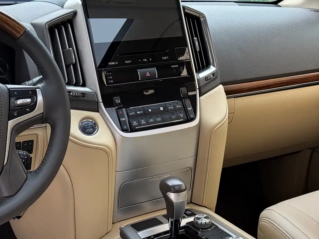 Toyota Land Cruiser 2017 5.7L
