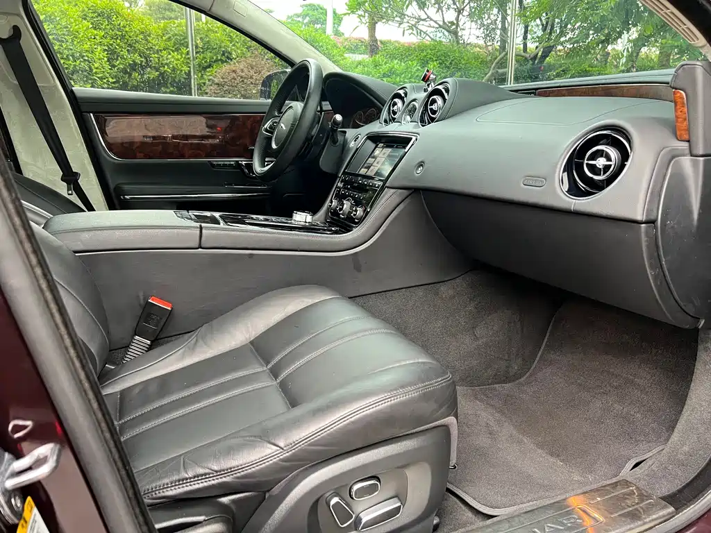 Jaguar XJ — миниатюра 14