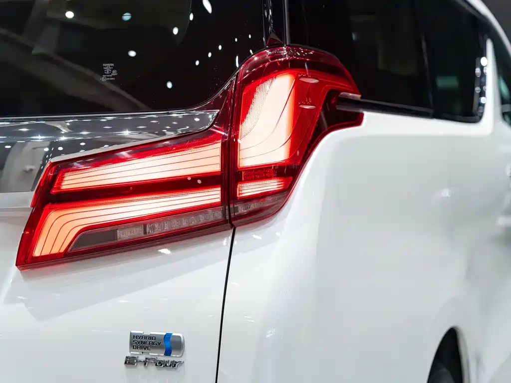 Toyota Alphard — миниатюра 7