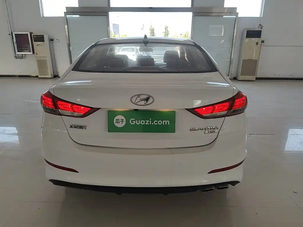 Hyundai Elantra — миниатюра 6