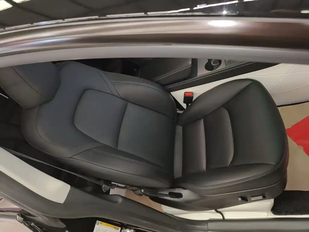 Tesla Model Y — миниатюра 25