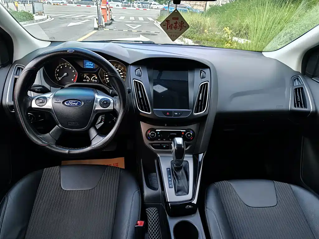 Ford Focus — миниатюра 10