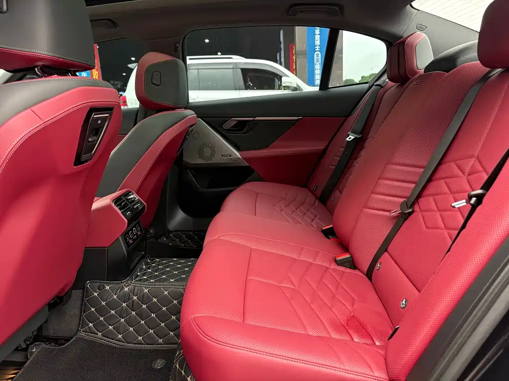 BMW 5 Series — миниатюра 11