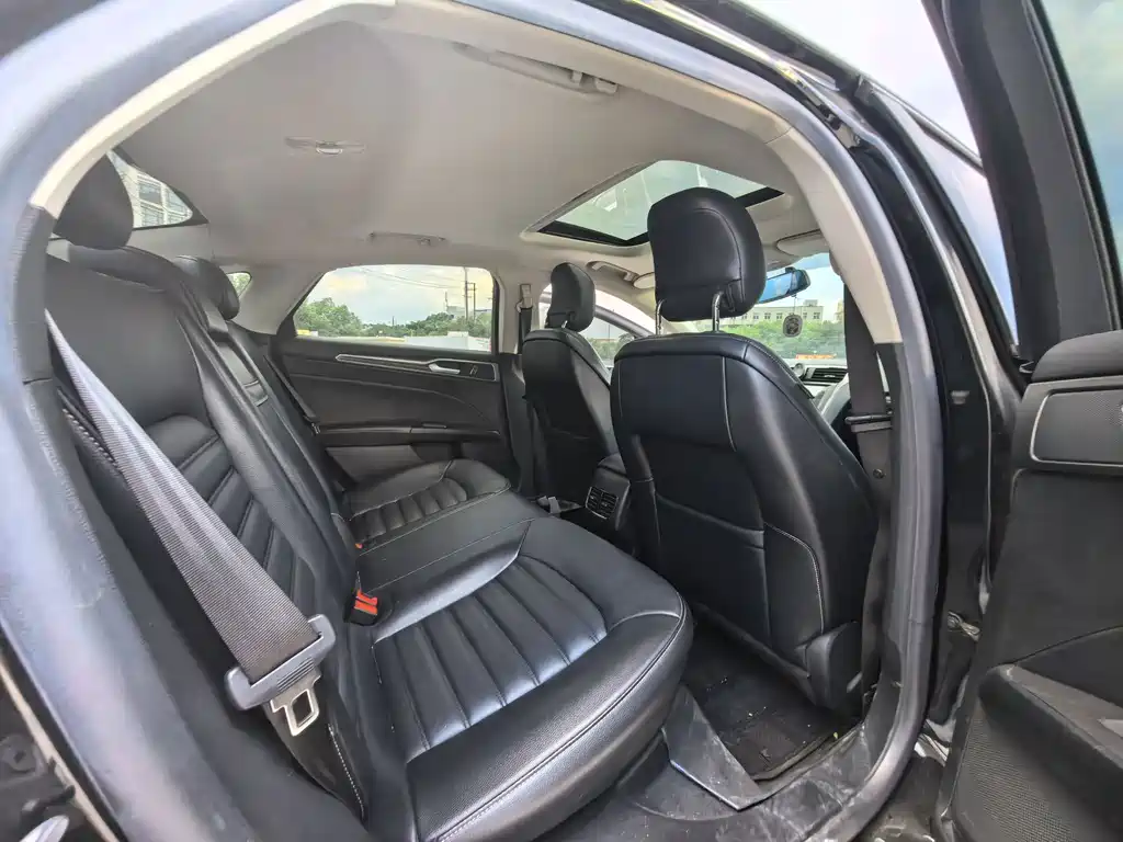 Ford Mondeo — миниатюра 12