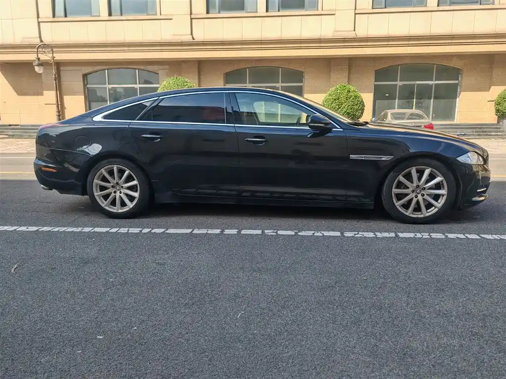 Jaguar XJ — миниатюра 4