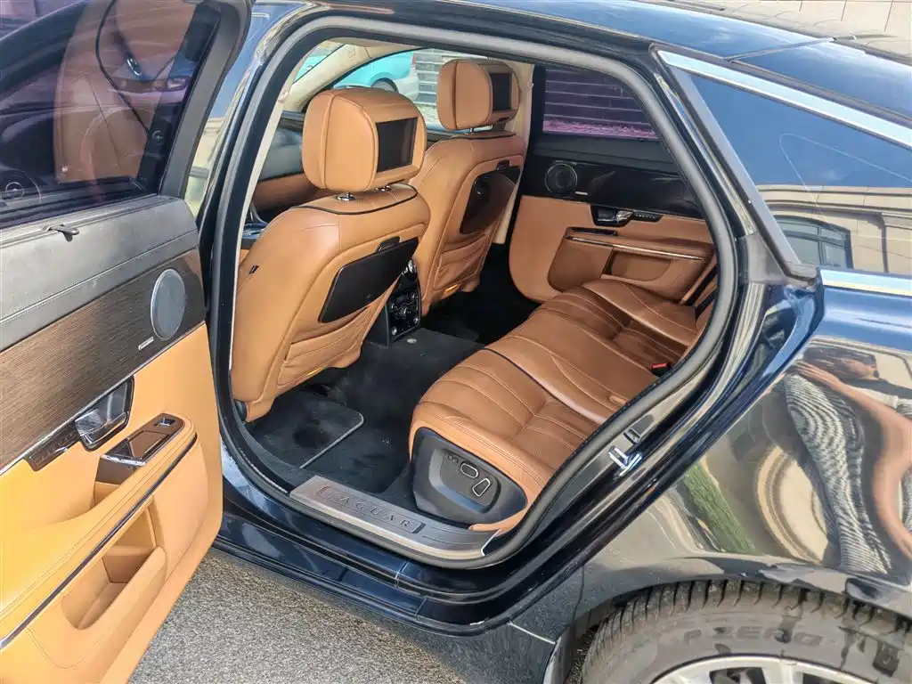 Jaguar XJ — миниатюра 8
