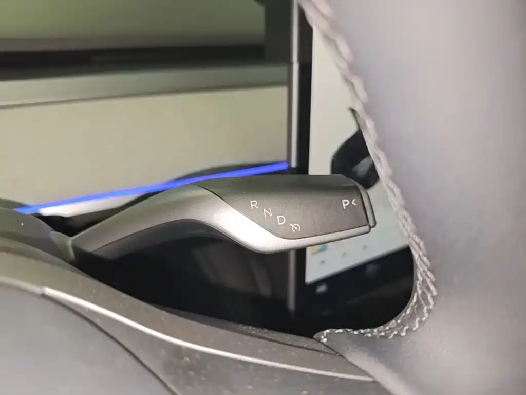 Tesla Model Y — миниатюра 14