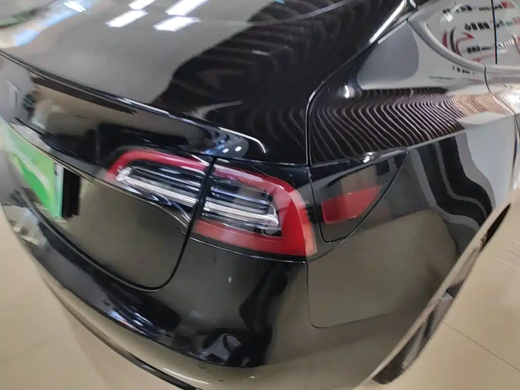 Tesla Model 3 — миниатюра 8