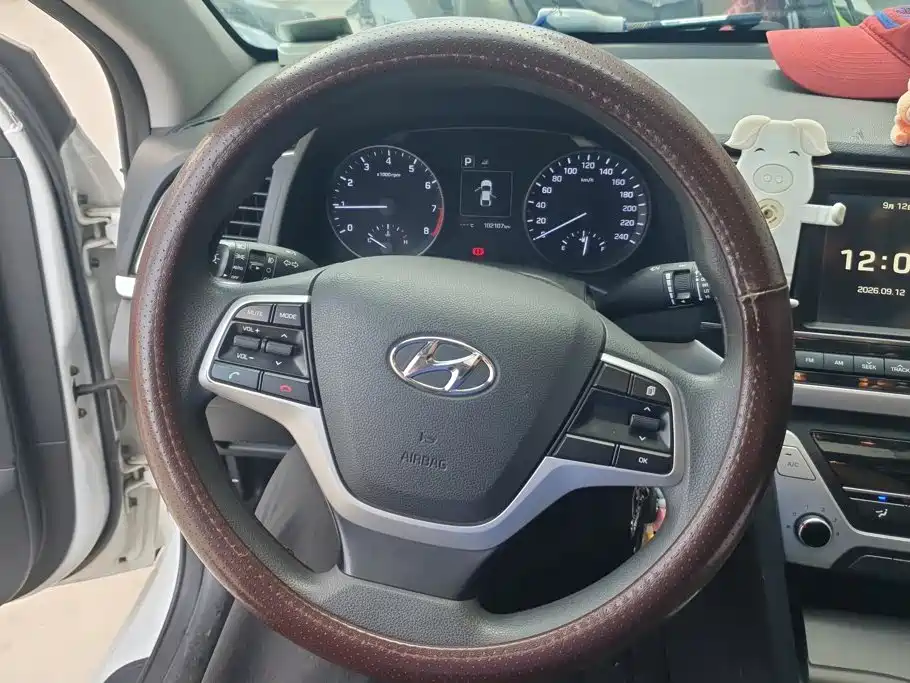 Hyundai Elantra — миниатюра 15